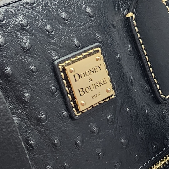 Signature Large Zip tote bag from Dooney & Bourke - Picture 6 of 14